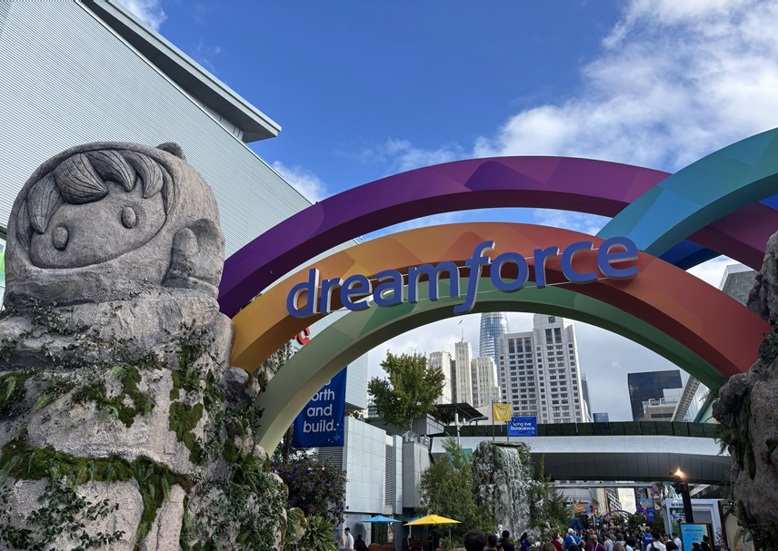 Dreamforce 2025の設営物